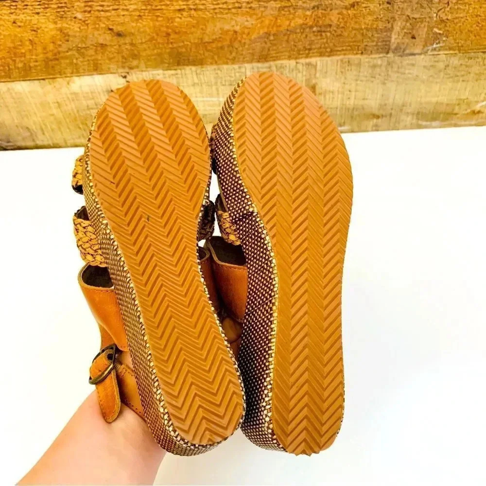 Very Volatile Wedged Sandals - Picture 5 of 6